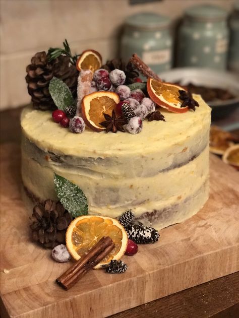 Rustic winter spiced orange cake, finished with natural decorations and dried oranges and sugared cranberries. Dried Oranges On Cake, Rustic Fall Cake, Dried Orange Cake Decoration, Dried Orange Cake, Rustic Cake Ideas, Spiced Orange Cake, Yalda Cake, Orange Cake Decoration, Orange Spice Cake