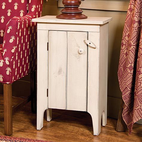 great white "amish" nightstand table Rustic Outdoor Benches, Wood Crafts Furniture, Country Deco, Amish Style, Diy Cupboards, Primitive Cabinets, Primitive Living Room, Primitive House, Primitive Wood Crafts