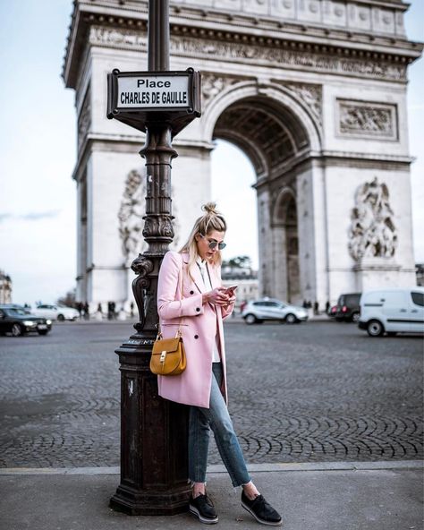 300 Likes, 7 Comments - Devon Cruse (@devonrachel) on Instagram: “ http://liketk.it/2qQZy #liketkit @liketoknow.it #pfw #travelwithdevon ph: @jzobphoto” Paris Travel Photography, Minimal Travel, Paris Pictures, Paris Photography, Foto Poses, Paris Outfits, Trik Fotografi, Shooting Photo, Paris Photos