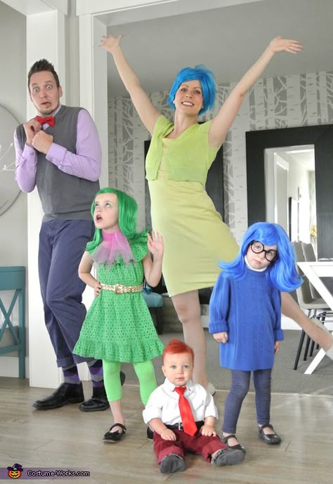 Hillary: We are the Carey family. We loved the movie Inside Out so much that we had to dress the part for Halloween. It didn't hurt that we had just the... Diy Fantasia, Mickey Halloween Party, Costume Disney, Halloween Fest, Halloween Costumes For 3, Hallowen Costume, Diy Kostüm, Games Diy, Masks Diy