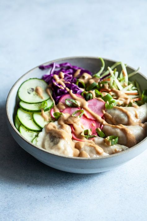 Vegan Dumpling Bowls with Quick Pickled Radishes & Almond Miso Sauce Quick Pickled Radishes, Tofu Recipes Healthy, Miso Sauce, Vegan Dumplings, Vegetable Dumplings, Recipe Lunch, Quick Pickled, Miso Paste, Pickled Radishes