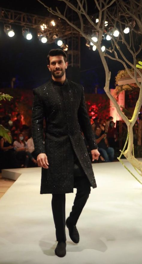 Reception Kurta For Men, Desi Wedding Outfits Men, Men Sangeet Outfits Groom, Indian Groom Sangeet Outfit, Sangeet Wear For Men, Mens Outfits Indian Wedding, Reception Attire For Men, Shervani Design For Men Black, Boys Reception Outfit Indian