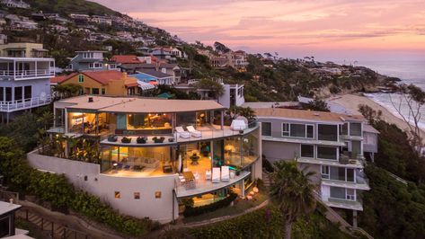 'Floating' Glass House in Laguna Beach Sails Onto the Market for $11.9M  ||  The "floating" glass house is actually on a hillside and has floor-to-ceiling windows that make you feel like you're in the middle of the ocean. https://www.realtor.com/news/unique-homes/floating-glass-house-laguna-beach/?utm_campaign=crowdfire&utm_content=crowdfire&utm_medium=social&utm_source=pinterest Glass House Design, Beach Mansion, Laguna Beach California, Floor To Ceiling Windows, Beach California, Ceiling Windows, Laguna Beach, Glass House, Stunning View