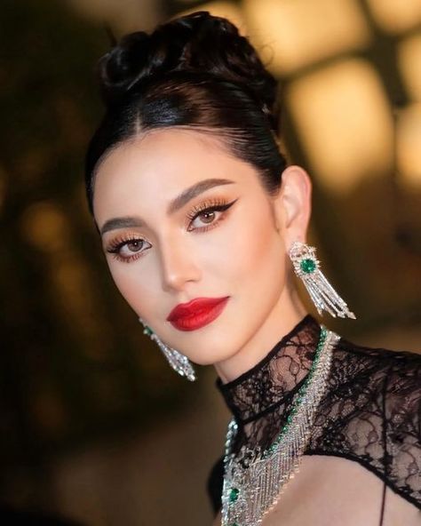 Bride Makeup Asian, Davikah Hoorne, Makeup Asia, Mai Davika Hoorne, Fox Makeup, Short Girl Fashion, Red Lips Makeup Look, Mai Davika, Davika Hoorne