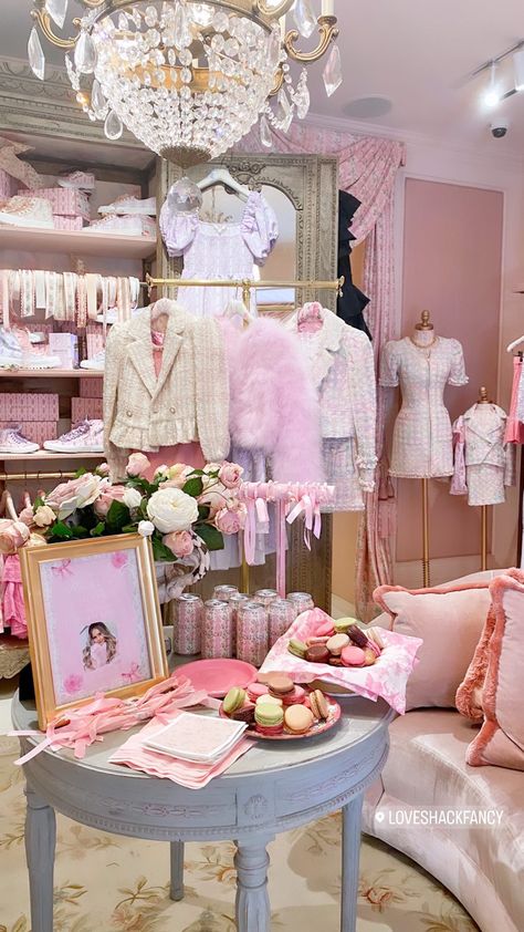 Shabby Chic Clothes, Boutique Decor, Shabby Chic Interiors, Boutique Interior, Barbie Dream, Dream Room Inspiration, Room Makeover Inspiration, Girls Boutique, Everything Pink