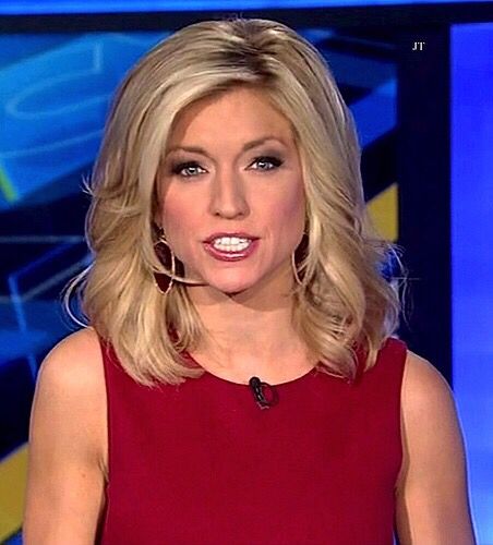 Ainsley Earhardt, Female News Anchors, Long Layered Cuts, Fox Girl, Fashion And Beauty Tips, Bleach Blonde, News Anchor, Short Styles, Beauty Icons