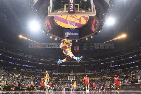 NBA photographer Andrew D. Bernstein shot the picture, which went viral shortly after its ... Lebron James Dunking, Lebron James Poster, Lebron James Wallpapers, International Photography Awards, Basketball Posters, Nba Wallpapers, Basketball Art, James Harden, Photography Awards