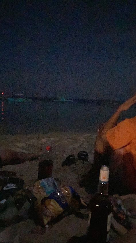 Dagat Prank Picture Night, Beach Prank Picture Night, Drinking With Friends Snapchat, Inom Prank Picture, Dagat Prank Picture, Alak With Friends, Night Alcohol Snapchat, Beer Aesthetic Drinking, 7 11 Aesthetic