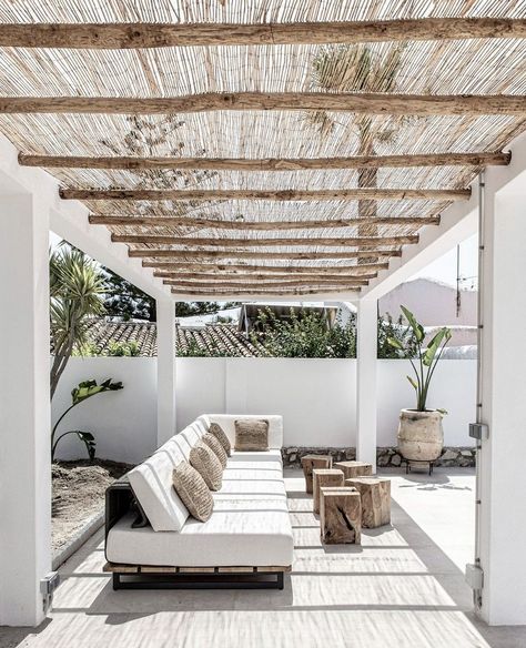 Spanish Garden, Scandinavian Style Home, Ibiza Style, Ibiza Fashion, Backyard Living, Shop Interiors, Outdoor Lounge, Outdoor Design, Outdoor Entertaining