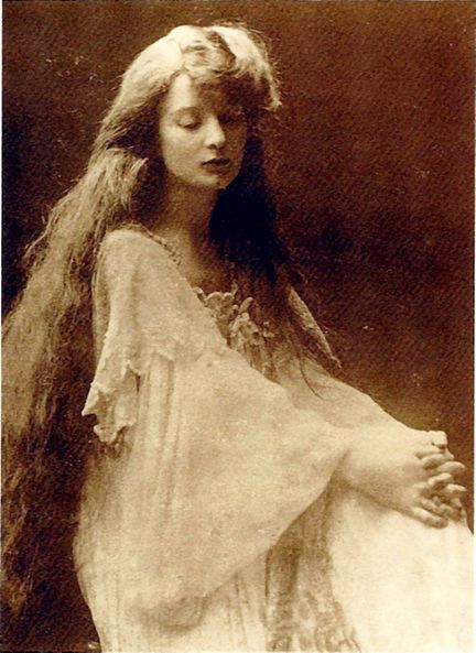 Natalie Clifford Barney, Musical Hair, Female Hairstyles, Julia Margaret Cameron, Pre Raphaelite Art, John Everett Millais, Greek Culture, Pre Raphaelite, Very Long Hair