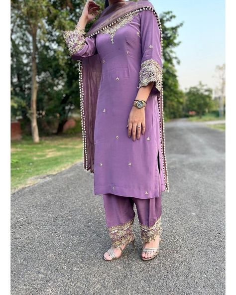 Trendy Suit Designs, Punjabi Suits For Wedding, Unique Dress Styles, Designer Suits For Wedding, Punjabi Dress Design, Eid Outfit Ideas, Suit Colors, Partywear Suits, Suit Punjabi