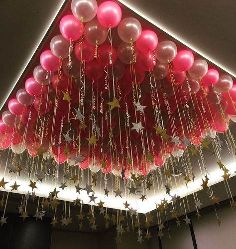 Balloon Roof Ceilings, Star Balloon Decorations, Balloons Hacks, Bridal Room Decor, Balloon Hacks, Ground Photo, Surprise Birthday Decorations, Roof Decoration, Cheap Diy Crafts