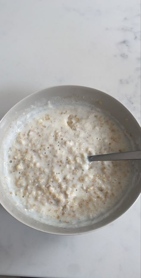 Oats Snap, Oatmeal Aesthetic, Breakfast Oats, Healthy School, Healthy Food Inspiration, Healthy School Lunches, Facebook Layout, Delicacy Food, Healthy Food Dishes