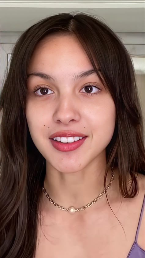 Hispanic Girl, Conan And Olivia, Celebrities Without Makeup, Vogue Beauty Secrets, Love Olivia Rodrigo, Celebs Without Makeup, Olivia Rodriguez, Camila And Lauren, Vogue Beauty