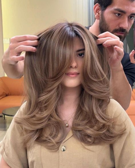 Hairstyles Layered, 60s Women, Extension Hair, Chin Length, Hairstyles For Layered Hair, Brown Hair Balayage, Women's Hairstyles, Haircuts Straight Hair, Hair Stylist Life