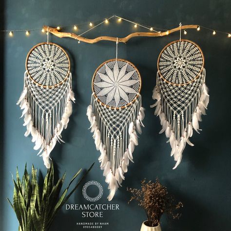 Big Dreamcatcher, Dream Catcher Bedroom, Giant Dream Catcher, Dreamcatcher Crochet, Macrame School, White Dreamcatcher, Atrapasueños Diy, Dream Catcher Patterns, Dream Catcher Decor