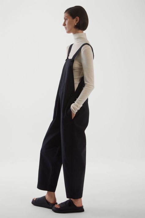 BARREL-LEG OVERALLS - BLACK - Jumpsuits - COS Black Dungarees Outfit Summer, Black Dungaree Outfit, Black Dungarees Outfit, Black Dungaree, Dungarees Outfits, Dungaree Outfit, Black Dungarees, Black Jumpsuits, Black Overalls