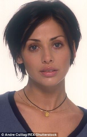 Natalie Imbruglia Hair, Natalie Umbriglia, Natalie Umbriglia Short Hair, Natalie Imbruglia 90s, Natalie Imbruglia Short Hair, Justine Frischmann, Short Bob Pixie, Women Short Bob, Skin Breaking Out