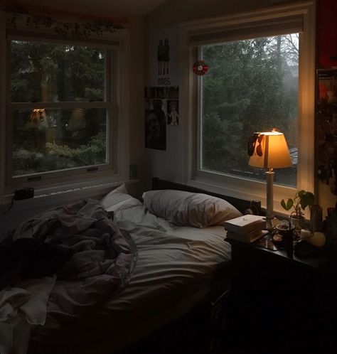 Bedroom Aesthetic Dark, Cool Bedrooms, Soft Autumn Color Palette, Cozy Rooms, Autumn Color Palette, Cute Rooms, Good Feeling, Pinterest Room Decor, Bedroom Red