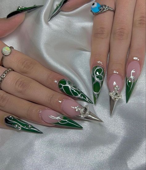 Green Stiletto Nails Designs, Baddie Nails Stiletto, Green Stiletto Nails, Stiletto Nail Designs, Acrylic Nails Nude, Abstract Nails, Mauve Nails, Nail Appointment, Nail Acrylic