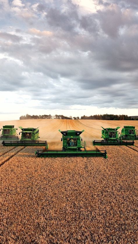 Farming Wallpaper, Agriculture Pictures, John Deere Tractors Pictures, Farm Agriculture, Agriculture Photography, Agriculture Photos, John Deere Tractors Farms, John Deere Combine, Country Backgrounds