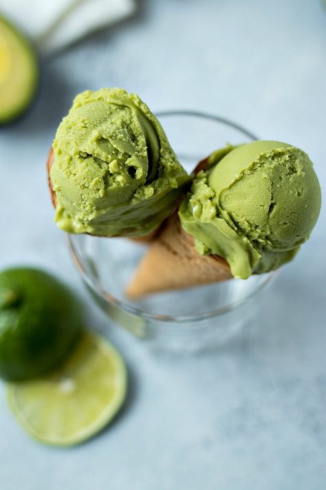 Avocado Lime Sorbet - Made with only three ingredients, this avocado lime sorbet is shockingly refreshing and unbelievably creamy. It's going to be your new favorite summer treat! Matcha Ice Cream Recipe, Sweet Matcha, Tea Ice Cream, Lime Sorbet, Green Tea Ice Cream, Matcha Ice Cream, Best Matcha, Best Green Tea, Refreshing Desserts