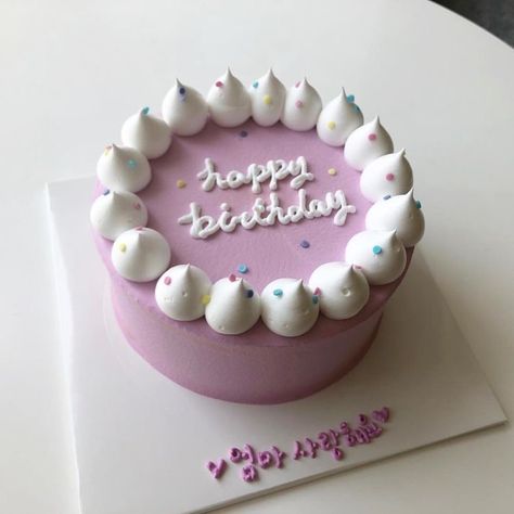 Minimalist Cakes, Rodjendanske Torte, Pastel Cakes, Simple Cake Designs, Pretty Dessert, Simple Birthday Cake, Dream Cake, Pretty Birthday Cakes, Cute Birthday Cakes