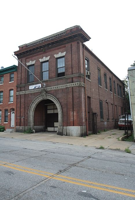 43 S Carey St, Abandoned Brick Building, Warehouse Exterior, Barn With Living Quarters, Warehouse Living, Factory Architecture, Fire House, Renovation Architecture, Warehouse Design, Public Space Design