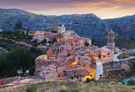 Holy shit. TAKE ME BACK TO SPAIN NOW AND NEVER MAKE ME LEAVE.  Albarracín, Aragon | 13 Beautiful Spanish Towns That Will Transport You Back In Time Vila Medieval, Spanish Towns, The Tourist, European Destinations, Beaux Villages, Medieval Town, Beautiful Villages, Colmar, Aragon