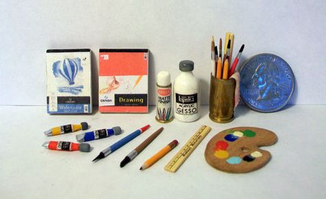 Miniature Assortment of Art Supplies (1 inch dollhouse scale) Miniature Art Studio, Artist Apron, Miniature Stuff, Scale Art, Artist Supplies, Mini Stuff, Dollhouse Ideas, Art Attack, Miniature Diy