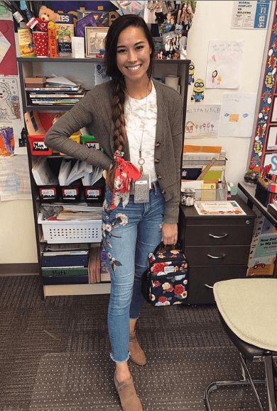 20 Classroom Appropriate Outfit Ideas for Teachers 2019 Outfit Ideas For Teachers, Teacher Work Outfit, Outfits For Teachers, Work Outfits Casual, Casual Teacher Outfit, Tips For School, Young Teacher Outfits, Work Appropriate Outfits, Teacher Attire