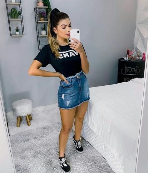 Como usar saia jeans em 2019 - Crescendo aos Poucos Party Outfits For Women, Black Vans, Jeans Rock, Autumn Outfit, Ladies Dress Design, College Outfits, Fall Outfits Women, Summer Outfits Women, Outfits Casuales