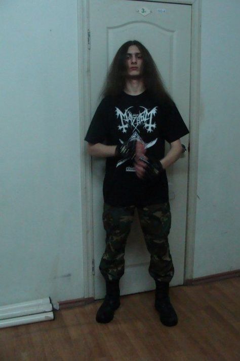 Black Metal Outfit Men, Metalhead Guy Outfit, Long Hair Metalhead, Metalhead Outfit Men, Metal Style Men, Metal Outfit Men, Metalhead Boy, Metalhead Clothes, Goth Guy Aesthetic