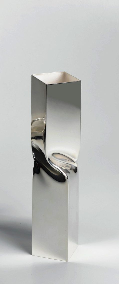 Umbrella Stand Design, Modern Italian Design, Max Bill, Interior Design Presentation, Contemporary Vases, Showroom Interior Design, Art Apps, Silver Vase, Metal Vase