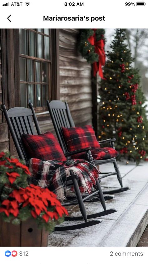 Apartment Porch Decor, Christmas Cabin Decor, Christmas Porches, Christmas Porch Decor Ideas, Christmas Outdoors, Outdoor Christmas Decoration Ideas, Christmas Entryway, Outdoor Decoration Ideas, Christmas 2025