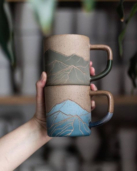 Food Pottery, Pottery Carving, Ceramics Pottery Mugs, Diy Pottery Painting, Pottery Lessons, Cerámica Ideas, Pottery Painting Designs, Keramik Design, Pottery Crafts