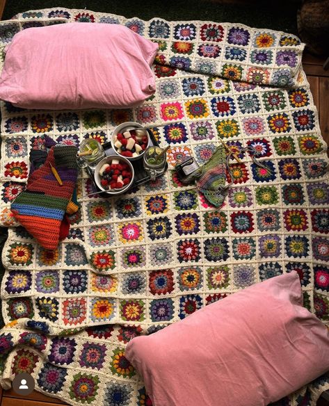 #grannysquareblanket #grannysquare #crochet Granny Square Picnic Blanket, Crochet Picnic Blanket, Crochet Picnic, Mandala Blanket, Picnic Photoshoot, Crochet Fall, Granny Square Blanket, Square Blanket, Big Project