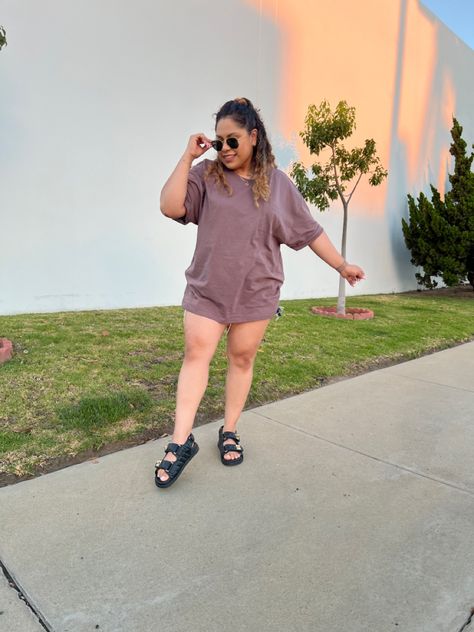 Oversized Tshirt Shorts, Dad Sandals Outfit, Sandals Steve Madden, Dad Sandals, Outdoor Girls, Sandals Outfit, T Shirt And Shorts, Oversized Shirt, Oversized Tshirt