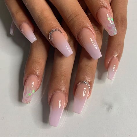 #nailedbysandy#nailed#nails#stockton#stocktonnails#nailsonfleek#gelnails#coffinnails#acrylics#nailfies#bestnails#nailedit#stilettonails#taperemanicurednails#nailremoval#homebasednails#manicure#acrylicnails#naildesign#nailedit#nailsonfleek#nailsoftheday#naillife Kylie Jenner Nails, Solid Color Nails, Nagel Tips, Nail Jewels, Winter Nails Acrylic, Colorful Nails, Gold Nail, Basic Nails, Rose Gold Nails