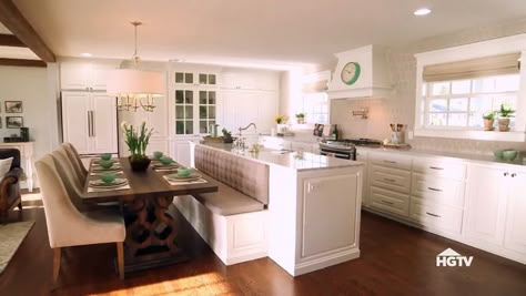 Island With Booth Seating, Kitchen Island With Booth Seating, Kitchen Island Booth, Kitchen Island With Bench Seating, Aesthetic Kitchen Design, Art Deco Kitchen Design, Seating In Kitchen, Kitchen Islands Ideas With Seating, Booth Seating In Kitchen