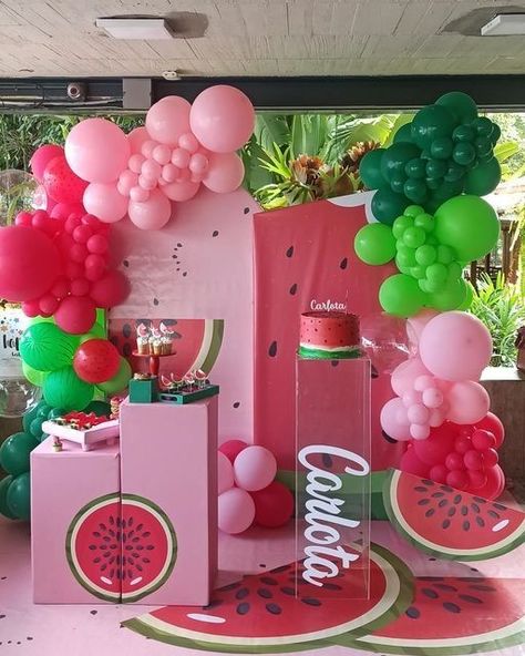 Watermelon Balloon Garland, Melon Birthday Party Ideas, Watermelon Party Ideas, Watermelon Birthday Party Decorations, Watermelon Decorations, Watermelon Birthday Party Theme, Birthday Party Paper Decorations, Watermelon Birthday Party, Tutti Frutti Birthday Party