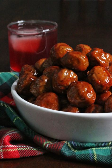 Sweet Chili Meatballs, an easy entertaining recipe Chili Balls Recipe, Sweet Chili Meatballs, Chili Meatballs, Crockpot Favorites, The Best Meatballs, Teriyaki Chicken Meatballs, Crock Pot Food, Vegetarian Barbecue, Chile Recipes