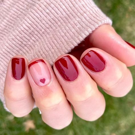 Short Red Nails, Accent Nail Designs, Perfect Heart, Band Nails, Heart Nail Designs, May Nails, Romantic Nails, Short Gel Nails, Heart Nail