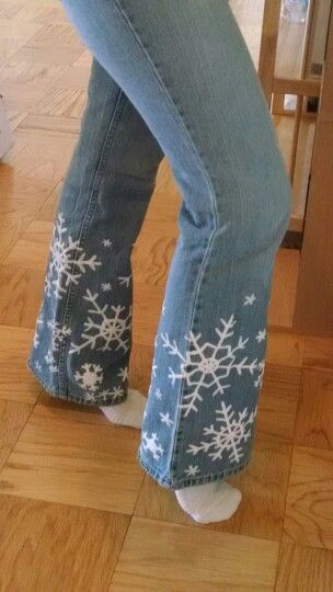 Snowflake jeans painted for my Ice Queen costume from the comic Power Play. Christmas Jeans Diy, Snowflake Outfit, Christmas Jeans, Jeans Painting, Ice Queen Costume, Painting Jeans, Paint Jeans, Custom Jeans Diy, Jean Art