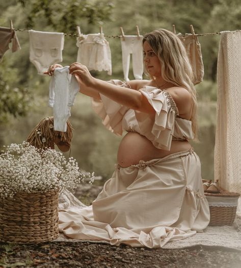 Clothes Line Maternity Pictures, Vintage Motherhood, Vintage Maternity, Boho Maternity, Motherhood Funny, Expecting Moms Gifts, Vancouver Washington, Maternity Photoshoot, Maternity Shoot