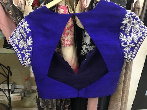 Trending Blouse Neck Designs, Triangle Back Neck Blouse Design, Back Neck Hole Designs For Blouses, Scoop Neck Blouse Designs, Back Neck Shapes For Blouses, Trendy Blouse Designs Back Neck, Paithani Saree Blouse Pattern, Cut Work Blouse Designs, Model Blouses