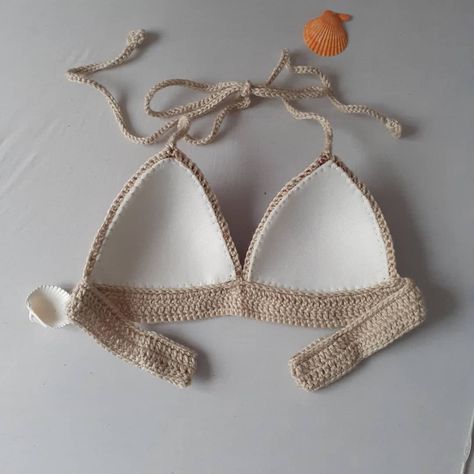 Crochet brallete with bra cups How To Crochet A Bra Cup, Brallete Crochet, Crochet Top With Beads, Crochet Bra Cup, Crochet Top Pattern Summer, Handmade Bra, Crochet Bra Pattern, Crochet Blouse Pattern, Crochet Cocoon