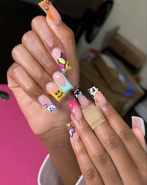 Short Art Acrylic Nails, Nails Short Back To School, Random Nail Art Designs, Nail Ideas Cute Design, Cute Short Nail Ideas Black Women, Multi Color Nail Designs, Short Kaws Acrylic Nails, Black Colorful Nails, Kaws Nails Design Short