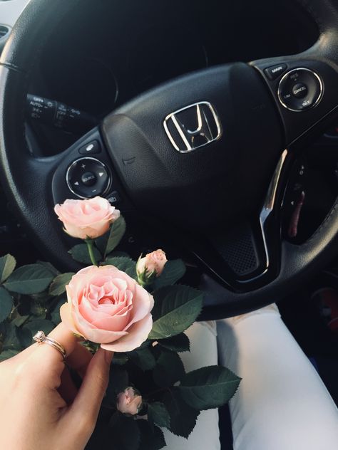 Honda! #car #honda #love #rose #flower #pink #black #white #ring #lady Black Car Honda, Honda Fit Aesthetic, Honda Hrv Aesthetic, Honda Car Aesthetic, Honda Aesthetic, Laferrari Aperta, Iphone Wallpaper Violet, Rose Pic