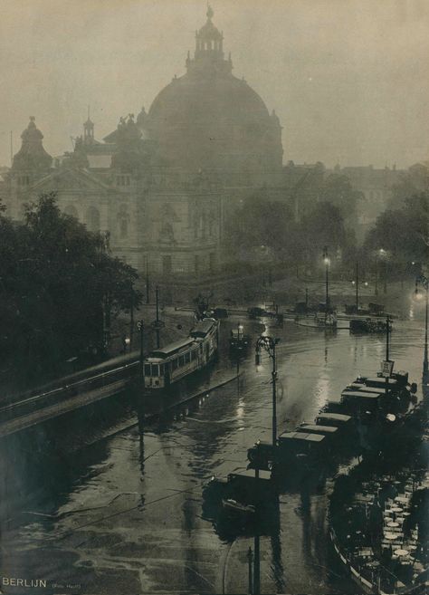 Berlin Nov  1930 Babylon Berlin Aesthetic, Old Photos Aesthetic, 1930 Architecture, 1910 Aesthetic, Black And White Old Photos, 1910s Aesthetic, 1930s Berlin, 1930 Aesthetic, 1930s Aesthetic